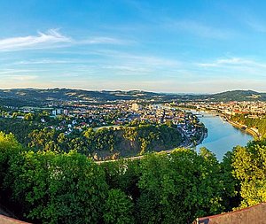 Aussicht vom Freinberg: Linz und die Donau